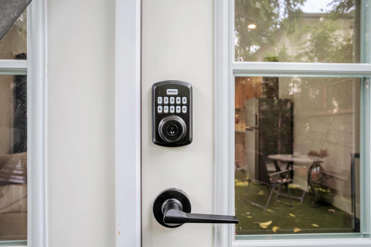 Serene 1 Bed Guest House With Patio Sleeps 6 Los Ángeles Exterior foto