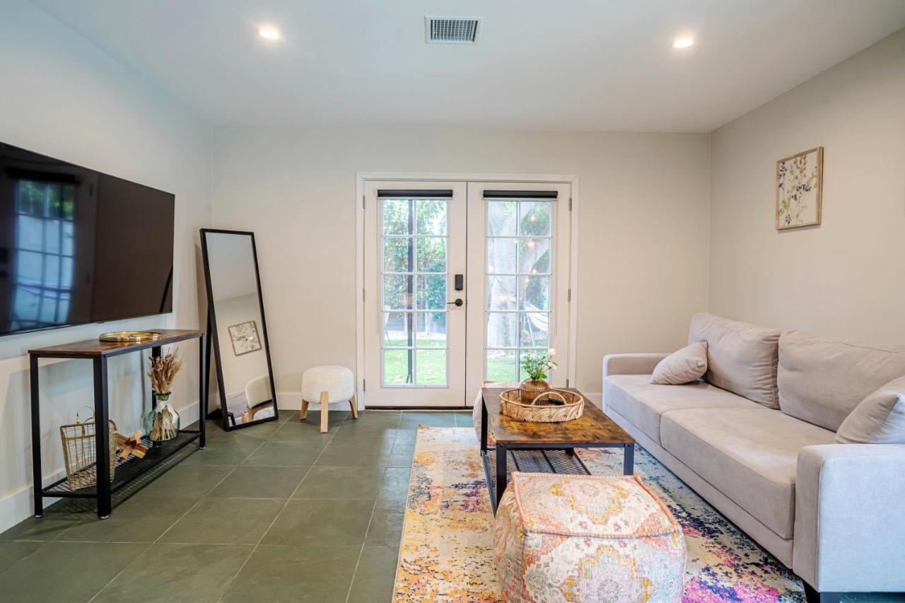 Serene 1 Bed Guest House With Patio Sleeps 6 Los Ángeles Exterior foto